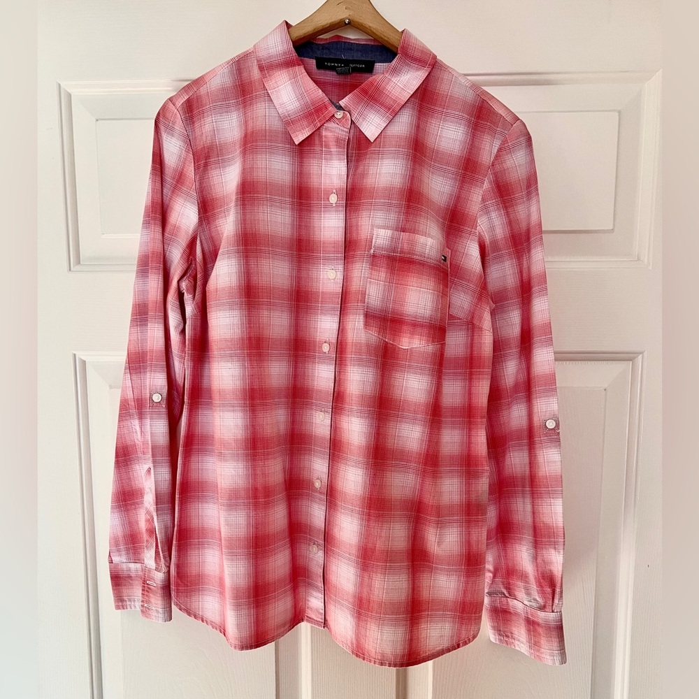 NWOT Women’s Tommy Hilfiger button-down shirt, Medium